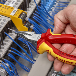 Knipex 08 26 145 Szczypce uniwersalne z ostro zakończonymi szczękami VDE