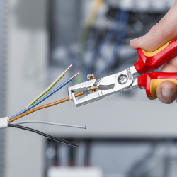 Knipex 13 66 180 StriX Szczypce do usuwania izolacji z nożycami do kabli VDE