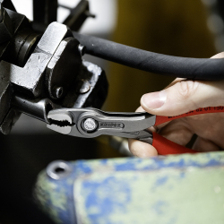 Knipex 82 01 150 TwinGrip Szczypce z funkcją chwytu od czoła i z boku