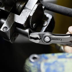 Knipex 82 02 150 TwinGrip Szczypce z funkcją chwytu od czoła i z boku